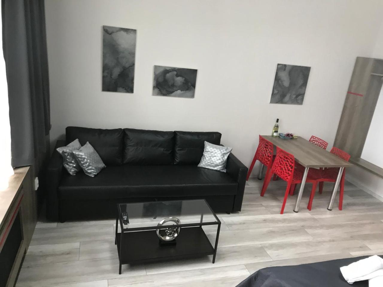 Old Town Boutique Apartments Liberec Esterno foto