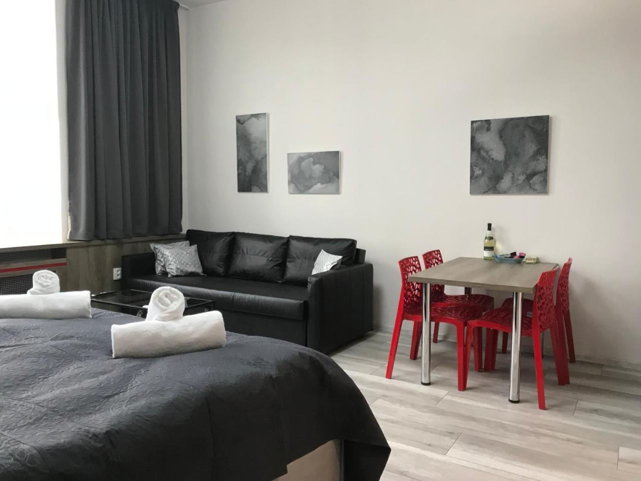 Old Town Boutique Apartments Liberec Esterno foto