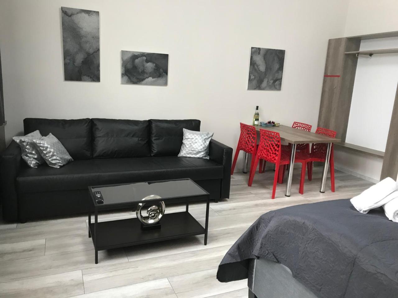 Old Town Boutique Apartments Liberec Esterno foto
